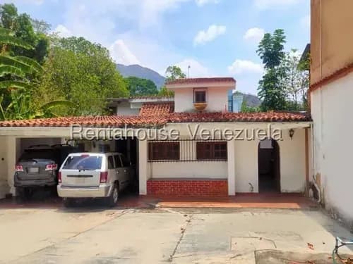 Bella Casa En Venta En Urbanización El Piñal El Limón Maracay 490 De Terreno 4 Habitaciones 4 Baños Dos Pisos Nela 26-17929