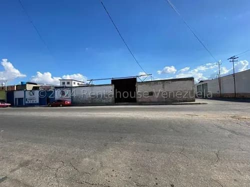 *jl/galpón Comercial Con Oficinas Y Mas En Alquiler Zona Industrial 1 Barquisimeto Lara, Venezuela, Cod. 25-4141 / 4 B/ 2000 M2
