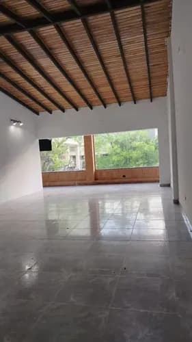 Local Comercial En Alquiler. Naguanagua Av Las Quintas Frente Concepto Granja. Valencia Ag