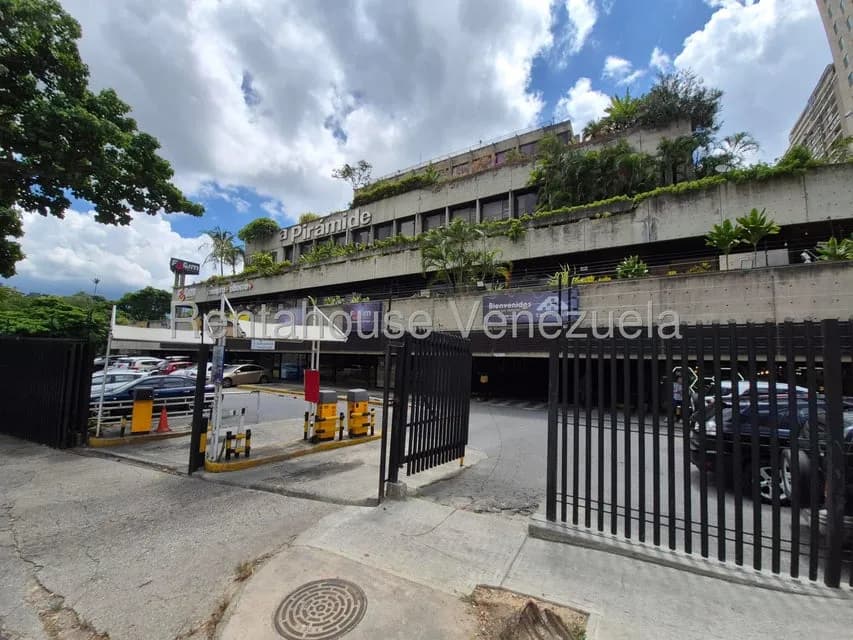 Comercial (Oficina) en Alquiler en Prados del Este, Distrito Metropolitano