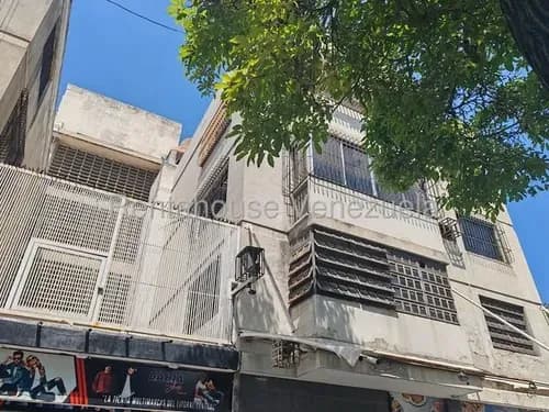 Ym // Apartamento En Catia La Mar Con Un Potencial Enorme Para Quien Quiera Invertir En La Guaira, Bancos , Centros Comerciales, Plazas, Restaurantes Y Un Sin Fin De Opciones. En Venta / Mls #26-14978