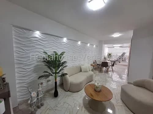 Amoblado Apartamento En Venta En La Urbanizacion El Bosque Maracay 26-5547 Mmarin