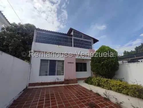 Maritza Lucena Alquila Exclusiva Casa Comercial Al Este De Barquisimeto, Cód. 26-10757, Dos Plantas Bien Distribuidas Para Organizar El Negocio Deseado.