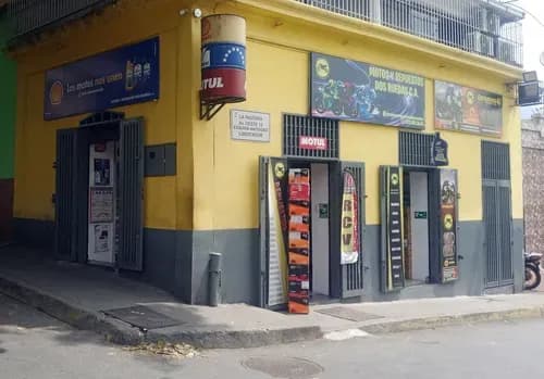 Local Y Fondo De Comercio En Pleno Centro De Caracas, Excelente Oportunidad De Inversion, Estrategicamente Ubicado A Pie De Calle En Avenida Transitada, Fondo De Comercio En Funcionamiento Produciendo
