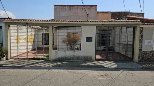 Casa En Venta Urbanización Villas Antillanas De 3 Habitaciones 2 Baños Sala Comedor Cocina Estacionamiento 65.000