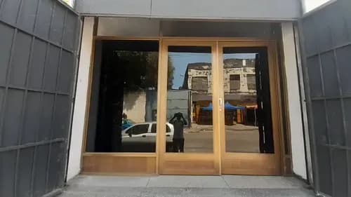 Local Comercial Ubicado En La Candelaria-zona Repuestera Con