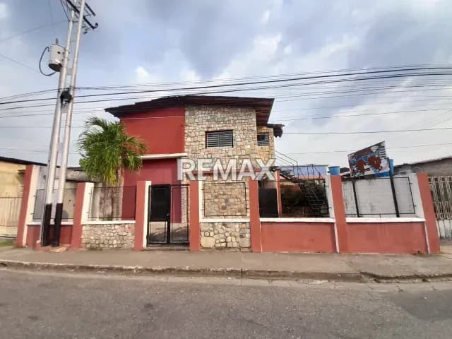 En Venta Centro Empresarial Arena Plaza, ubicado en Guanare, en la Carrera 11, entre Calles 11 y 12. Sector La Arenosa. Guanare, Portuguesa, Venezuela.
