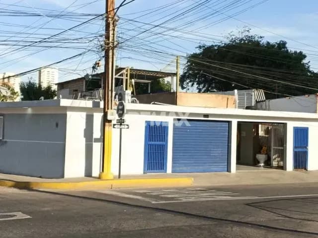 CASA COMERCIAL EN ESQUINA, SECTOR VALLE FRIO