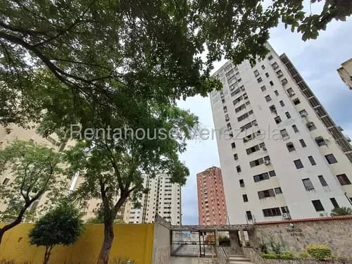 Apartamento De Oportunidad, Ubicacion Estrategica Zona Norte De Valencia ( #26-6629) Semi Amoblado, Operativo Y Conservado. Contactanos!