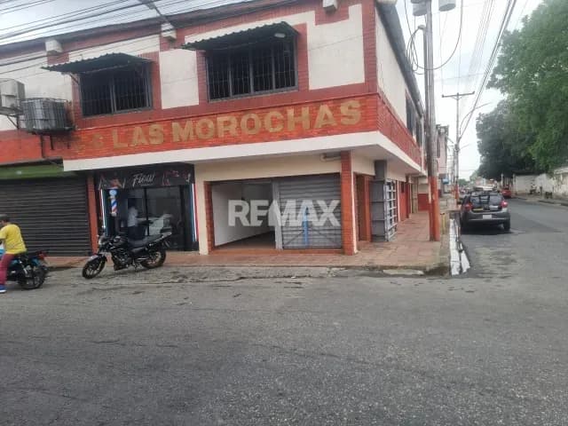 En Alquiler Local comercial en esquina con céntrica ubicación