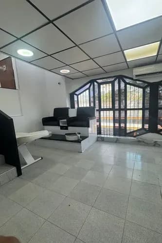 Alquiler De Local, Calle Bolívar De Catia, 158166mao 84m2/2b
