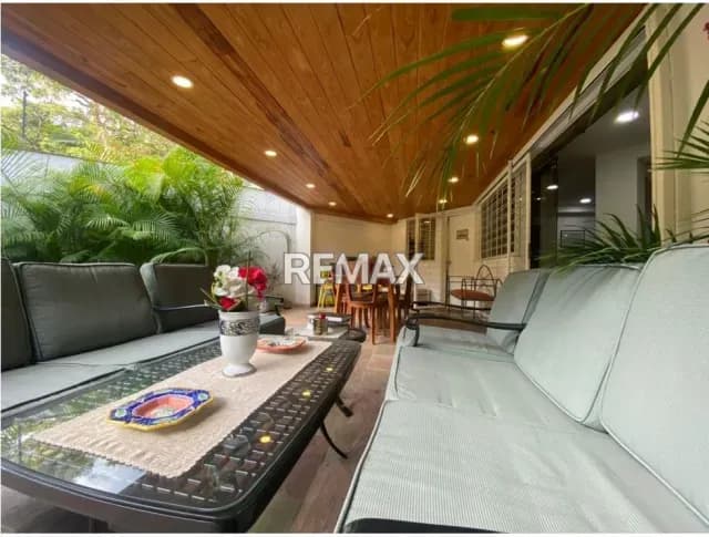 Apartamento Planta Baja en Venta en el Country Club, Caracas