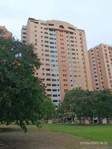 Apartamento De 85 M2 En Venta En La Trigaleña, Valencia.