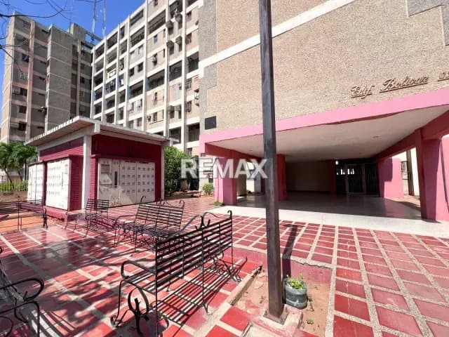 Apartamento en venta en la Urbanización San Francisco, Avenida 40