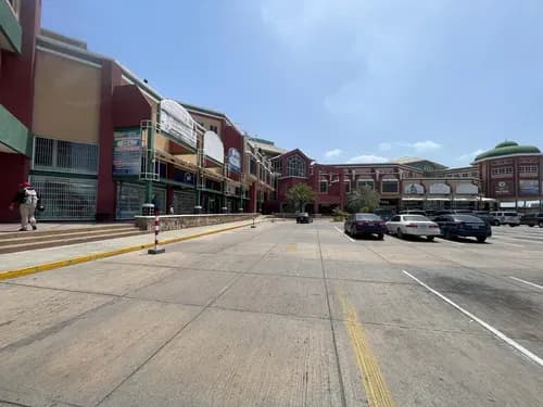 C.c. Puente Real, Nueva Barcelona, Local Comercial
