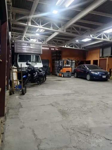 Local En Alquiler En La Bandera De 200 M2, 1 Baño Acropolis Lf