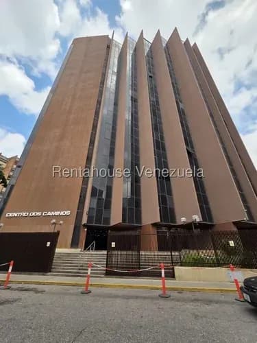 Ng 26-18361 Amplia Y Cómoda Oficina En Venta Los Dos Caminos, Con Acabados Y Mobiliario De Calidad