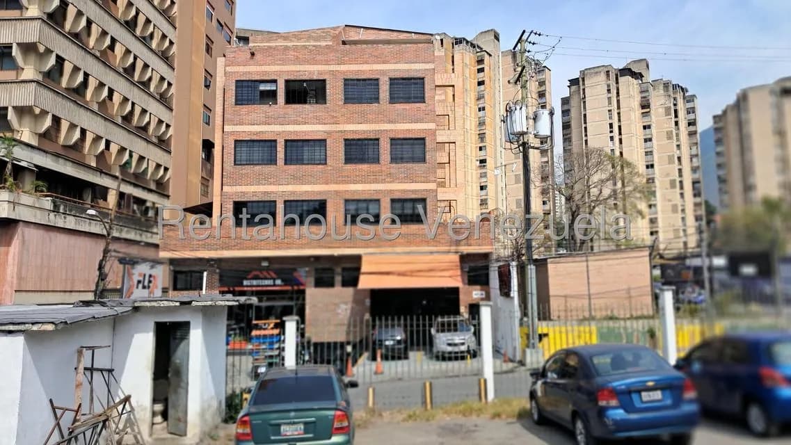 Comercial (Oficina) en Alquiler en Los Dos Caminos, Distrito Metropolitano