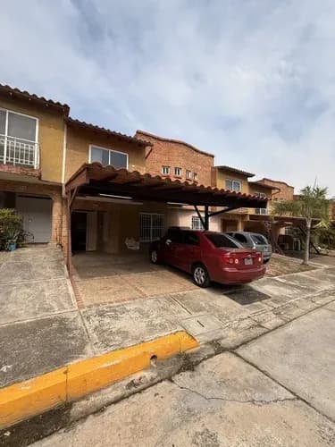 Venta De Townhouse En Mañongo Altos Del Rincón