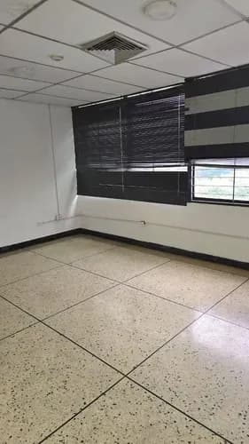 Yt Se Alquila Galpon De 1.251 M2 En Zona Industrial Castillito, San Diego.