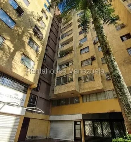Norma Piña Rah Ofrece En Venta Lindo Apartamento En La Zona Centrica De Los Colorados, Piso Bajo. Cod. 26-21581.*** Solo Clientes Directos ***
