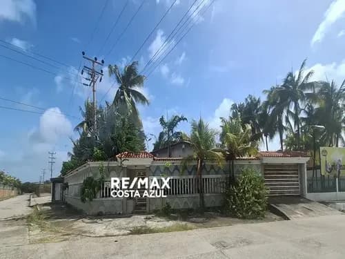 Remax Vende Hermosa Y Amplia Casa De En Avenida Principal De