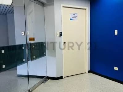 Oficina en alquiler en la Torre empresarial del Centro Médico de Caracas