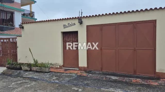 Venta Casa Multifamiliar de 2 niveles en el Km 12