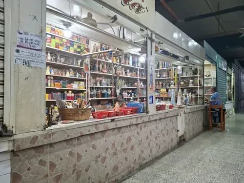 Se Cede 5 Mini Locales En Una Estructura En Mercado Guaicaipuro, Av. Andres Bello, Caracas. L.ll