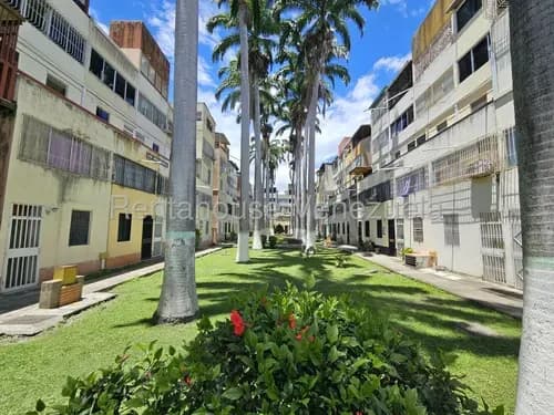 Excelente Apartamento Dúplex En Planta Baja Con Patio Y Ampliación Ubicación Premium, Cabudare //# Mónica Carrasquel / 26-21153