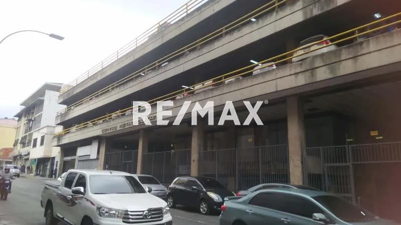 MAGNÍFICO LOCAL COMERCIAL EN VENTA EN EL CENTRO METROPOLITANO DE CHACAO
