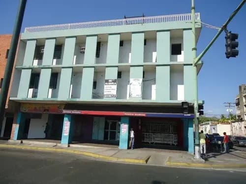 Herminda En Venta De Dos Pisos En Edificio Comercial Ubicado En La Avenida Las Ferias Con Calle Michelena, Frente A La Bomba La Concha, En Valencia Estado Carabobo.