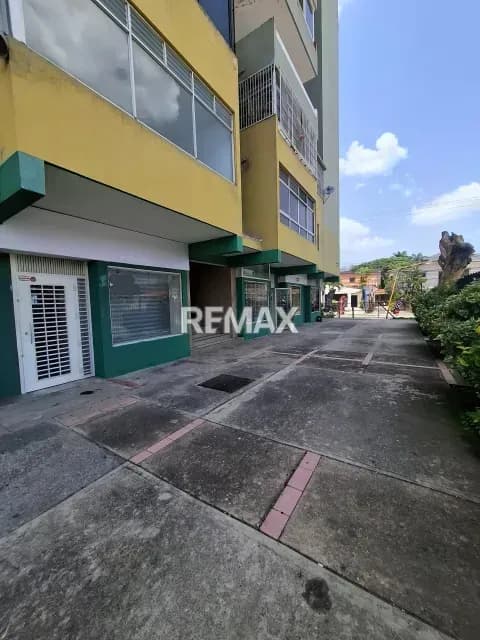 Alquiler Local Comercial - Av. Bolívar Norte - Valencia (15 Mts.)