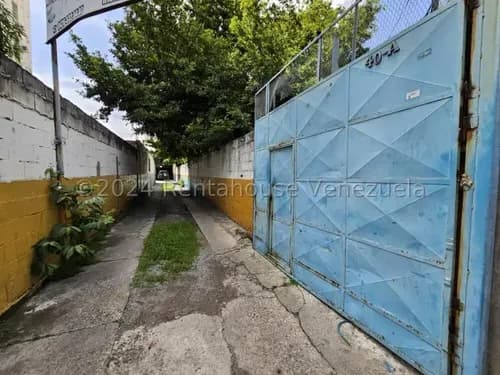 Terreno En Venta En Zona Centro Maracay 25-1179 Irrr