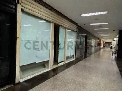 Alquiler de Local Comercial el Centro Comercial Plazas Las Américas de 60 m2