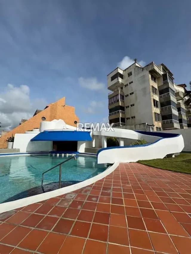 VENDE AMPLIO DÚPLEX DE 96 M2 REMODELADO EN RESIDENCIAS ANCORAGE