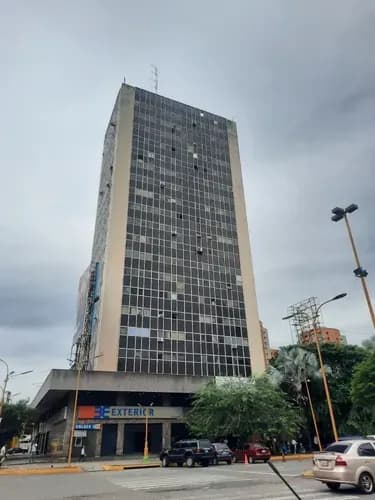 Yannet Inmuebles Oficina En Torre Exterior Av Bolivar De Valencia