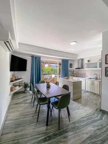 Yn( Marielmat) En Venta Espectacular Casa De Tres Niveles.ubicada En Altos De Guataparo, Valencia Carabobo 40% Remodelada. Cliente Directo 800 Mts2 De Terreno. 1000 Mts2 De Construcción, Cuya Di