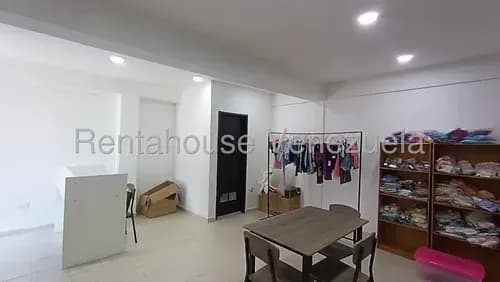 Excelente Local Comercial A Estrenar En Alquiler , Entrada Independiente, Baño , Seguridad, Tanque Subterráneo De 10mil Litros, Ubicación Estratégica Al Este De La Ciudad. Dayana Saez 25-12139