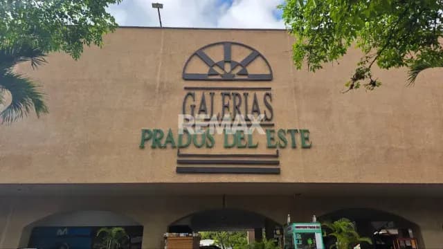 Se vende Local Comercial de 92 mts2 en el Centro Comercial Galerias de Prados del Este