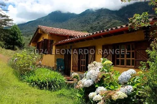 Se Vende Exclusiva Propiedad Con Gran Potencial Turístico Ubicada En El Sector La Caña, El Valle - Mérida.