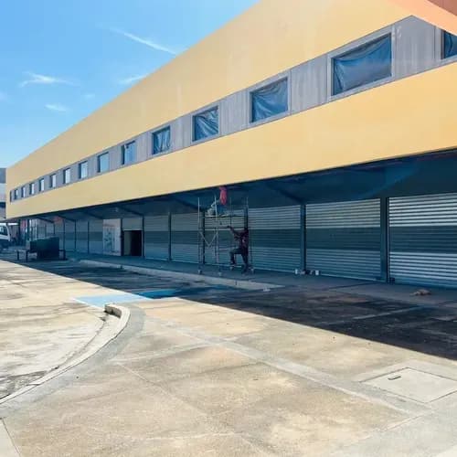Local Comercial En La Urb. Industrial El Recreo, C.c. El Punto Plaza Comercial. Inl-133