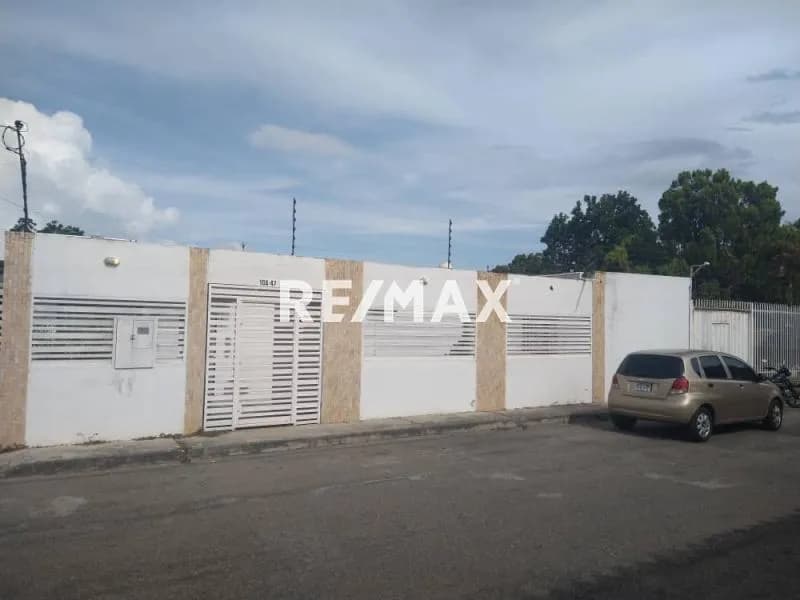 Amplia Casa al Oeste de Barquisimeto en Venta
