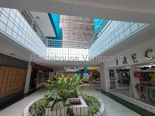 Se Alquila Moderno Consultorio Odontológico En Urb. Camoruco - Valencia (#26-180) Ubicado En La Planta Baja De Un Reconocido Centro Comercial A 1 Cuadra De La Av Bolívar Norte. Cliente Directo