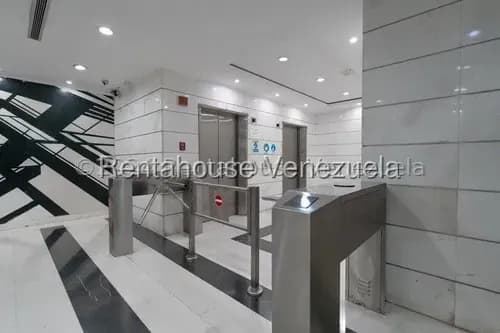 Yb Se Ofrece En Alquiler Bella Oficina En Las Mercedes #26-21682