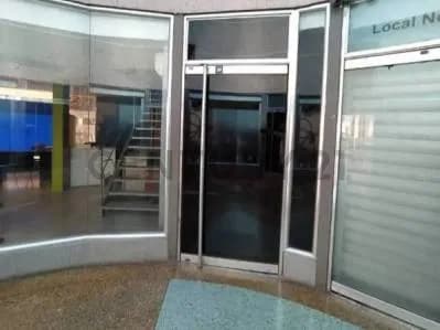 En venta local comercial, avenida Delicias Norte, C.C Riviera Mall