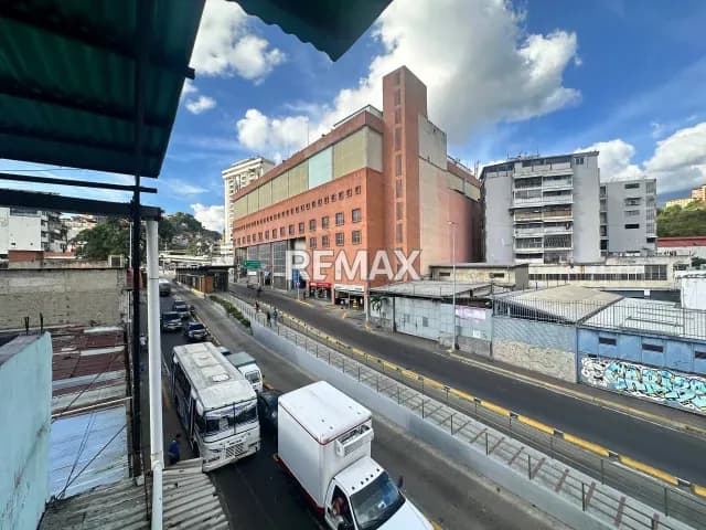 Edificio Comercial y Residencial en Av. Nueva Granada