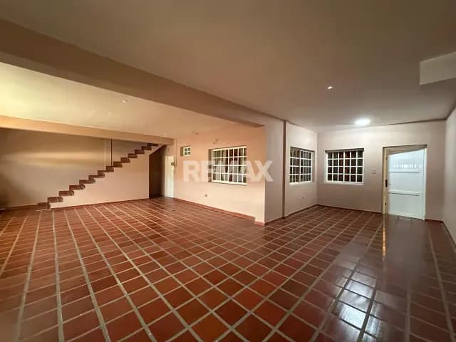 Casa con Local Comercial en Venta, Urb Judibana, Municipio los Taques Estado Falcon