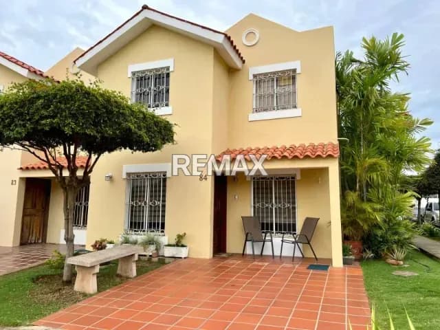 Casa en esquina . Conjunto Residencial Arenales