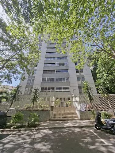 Alquiler De Apartamento En Macaracuay, Calle San José Urbanización Cerrada 4 Habitaciones 3 Baños 1 Puesto
